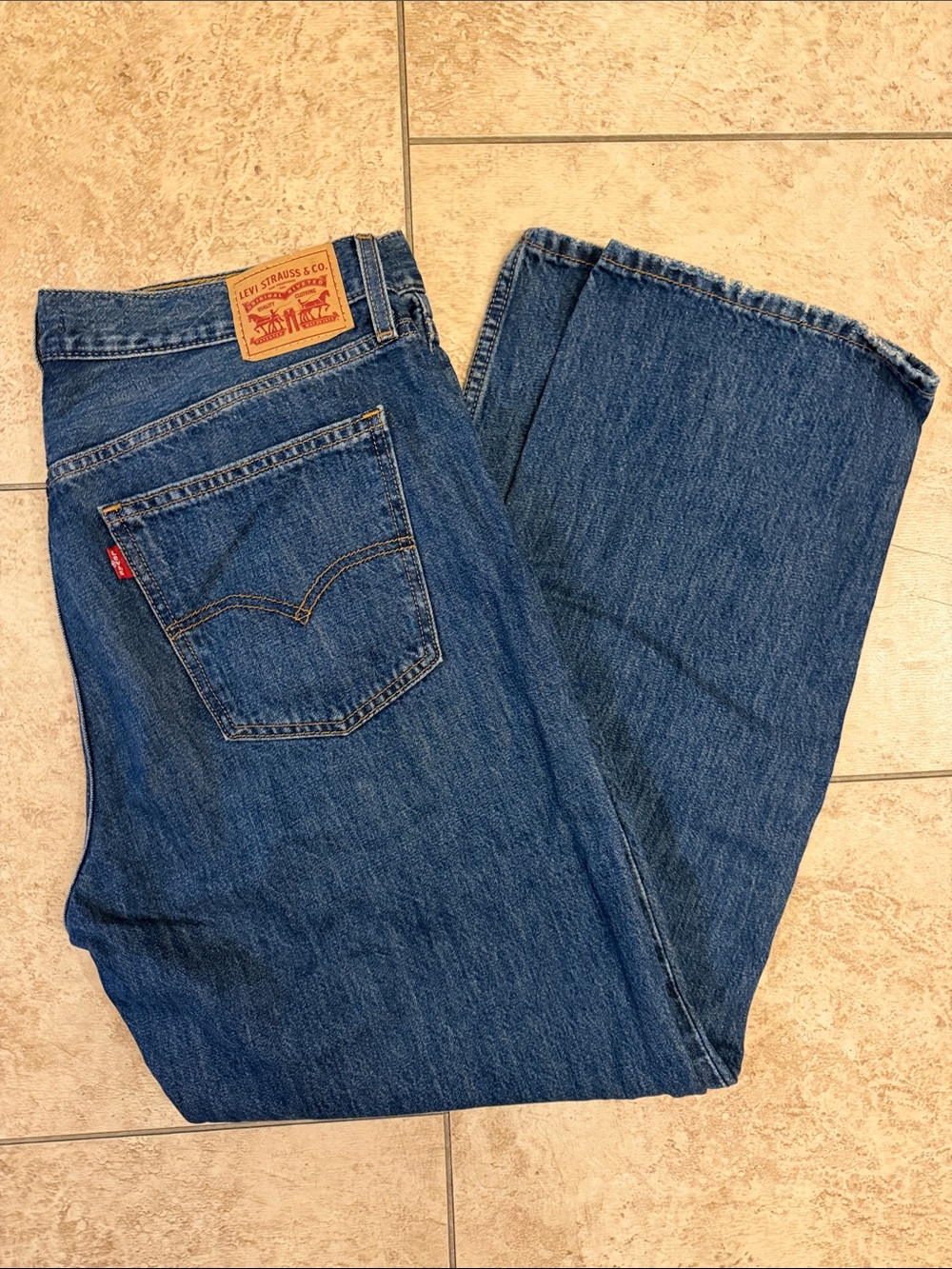 NWOT Women’s Levi’s low pro straight size 32